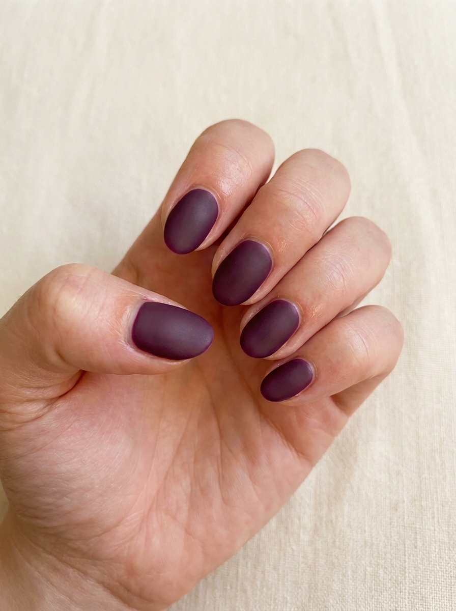 Matte Plum Nails als Matte Nägel Ideen Inspiration 2026